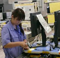 After the monitor clears all tests, the serial number is scanned, the RFID tag is removed from the palette, and the product is ready for packaging.